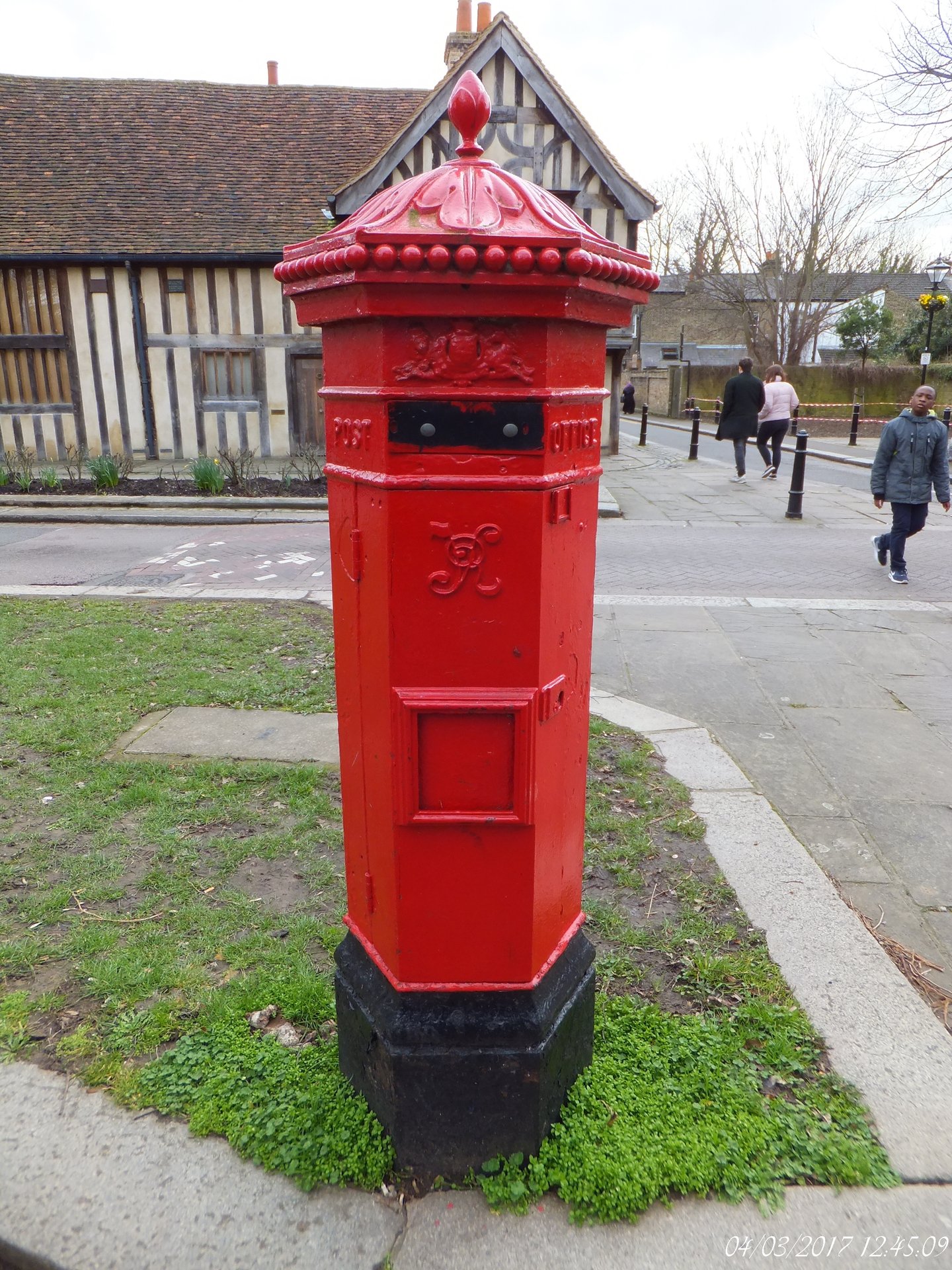 2 Church Lane, Greater London photo 7