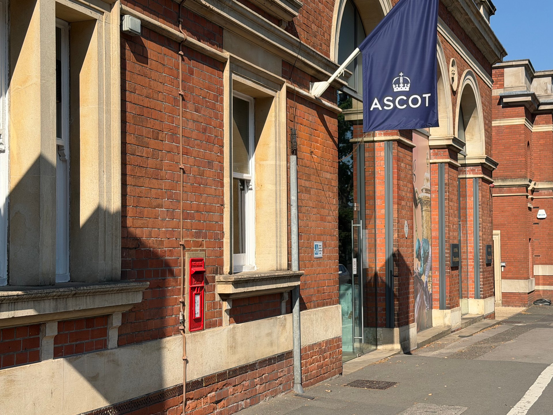 High Street, Ascot photo 2